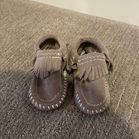 Minnetonka Other - NWOT - Toddler Minnetonka Gray Moccasin- Size 4